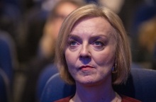 Η Λιζ Τρας στο «επίκεντρο» του σχολιασμού στη Βρετανία