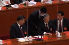 Ο πρώην πρόεδρος της Κίνας Χου Τζιντάο απομακρύνεται άρον άρον από το 20ο συνέδριο του Κομμουνιστικού Κόμματος στο Πεκίνο