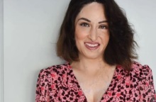 Ιωάννα Παλιοσπύρου για νέα επίθεση με καυστικό υγρό: Με αναστατώνει και με συνθλίβει πραγματικά