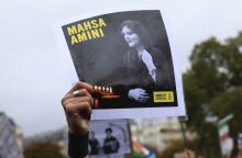  Συγκρούσεις αστυνομικών και διαδηλωτών στη γενέτειρα της Μαχσά Αμινί - διεκόπη η πρόσβαση στο διαδίκτυο στην πόλη