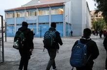 Συμμορία ανηλίκων βανδάλισε σχολείο και τρομοκράτησε μαθητές στα Μελίσσια 