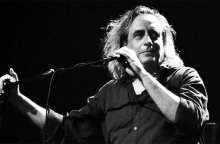 Ο Γιάννης Αγγελάκας