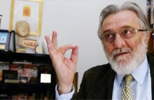 «Με θλίψη αλλά και κατάπληξη διαβάσαμε οτι τον ρόλο του Αλέξανδρου Υψηλάντη, θα υποδυθεί ο Γιώργος Ντάνος Αγγελόπουλος»