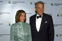 ΗΠΑ: Η Νάνσι Πελόζι ήταν ο στόχος του εισβολέα που τραυμάτισε με σφυρί τον σύζυγό της – Σε χειρουργική επέμβαση υποβλήθηκε ο 82χρονος Πολ Πελόζι	