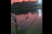 Κατέρρευσε κρεμαστή γέφυρα - Δεκάδες οι νεκροί