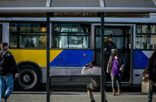 Πολίτες σε αστικό λεωφορείο