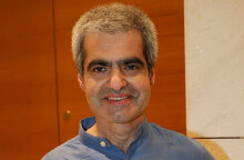 Ο συγγραφέας Βασίλης Παπαθεοδώρου ήταν επικεφαλής παιδικού τμήματος στις Εκδόσεις Καστανιώτη