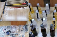 Επιχείρηση της ΕΛΑΣ σε αποθήκη στο ΕΜΠ: Βρέθηκαν μολότοφ και στειλιάρια