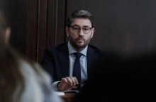 Ανδρουλάκης: Υπερπληθωρισμός κερδών για τους λίγους λόγω κυβερνητικών πολιτικών