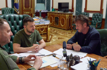 Ο Σον Πεν συναντήθηκε για τρίτη φορά με τον Ζελένσκι στο Κίεβο