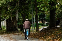 Ποδηλάτης στο πάρκο