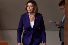 Η Νάνσι Πελόζι δεν σκέφτεται να απομακρυνθεί από το Κογκρέσο