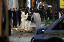 Άνδρες της ασφάλειας στο σημείο όπου σημειώθηκε η έκρηξη στην Κωνσταντινούπολη