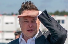 Εξαγορά του Twitter από τον Έλον Μασκ: Εντείνονται οι εικασίες για επικείμενη κατάρρευση της πλατφόρμας - Εκατοντάδες εργαζόμενοι φέρονται να αποχωρούν.