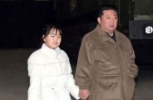 Β. Κορέα: Ο Κιμ παρουσίασε την κόρη του στην εκτόξευση πυραύλου