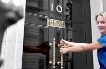 Ζημιές 500 δισ. δολαρίων σε μετοχές και ομόλογα στη Βρετανία από τη μέρα που ανέλαβε η Λιζ Τρας