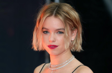 Milly Alcock: Μια μοντέρνα Σταχτοπούτα