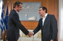 Δημοσκόπηση Interview: Στο 6,9% η διαφορά ΝΔ - ΣΥΡΙΖΑ