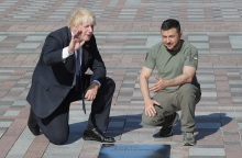 Μπόρις Τζόνσον: Η Γερμανία επιθυμούσε να παραδοθεί η Ουκρανία σε περίπτωση επίθεσης από τη Ρωσία