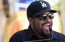 Ο Ice Cube αρνήθηκε ρόλο 9 εκατ. δολαρίων επειδή του είπαν να εμβολιαστεί: «Γ@μ@ αυτό το εμβόλιο», vid