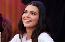 Η Κένταλ Τζένερ φόρεσε το καλσόν της ως παντελόνι – Αυτή είναι η νέα τάση