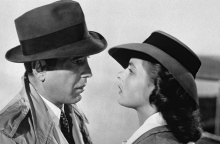 Ο Χάμφρεϊ Μπόγκαρτ και η Ίνγκριντ Μπέργκμαν στα γυρίσματα της ταινίας «Καζαμπλάνκα»