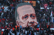 Πανό για τον Ερντογάν σε προεκλογική εκστρατεία στην Κωνσταντινούπολη