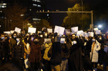 Το λευκό χαρτί έγινε το σύμβολο διαμαρτυρίας των Κινέζων