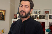 Ο πατέρας Αντώνιος ελέγχεται για φοροδιαφυγή και ξέπλυμα μαύρου χρήματος