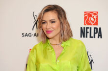 Η Αλίσα Μιλάνο πούλησε το Tesla της 