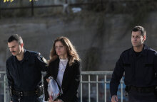 Η 50χρονη που πυροβόλησε τον πατέρα του παιδιού της έξω από το σπίτι του στο Χαλάνδρι