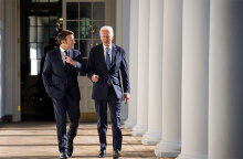 Τζο Μπάιντεν και Εμανουέλ Μακρόν