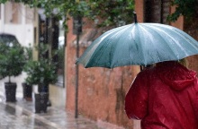 Τοπικές βροχές και καταιγίδες τη Δευτέρα