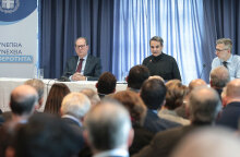 Ο Κυριάκος Μητσοτάκης ανακοίνωσε εφάπαξ οικονομική ενίσχυση 600 ευρώ σε αστυνομικούς και λιμενικούς τον Δεκέμβριο