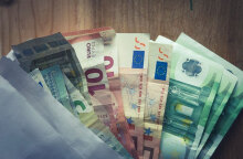 Ολόκληρο δώρο Χριστουγέννων δικαιούνται όσοι εργαζόμενοι στον ιδιωτικό τομέα εργάστηκαν χωρίς καμία διακοπή από την 1η Μαΐου μέχρι την 31η Δεκεμβρίου