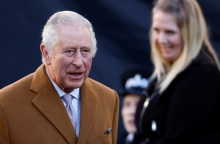 Αυγό πέταξαν ξανά στον βασιλιά Κάρολο, κατά τη διάρκεια επίσκεψής του στο Λούτον, σύμφωνα με τη βρετανική αστυνομία - Συνελήφθη 20χρονος ως ύποπτος της επίθεσης.