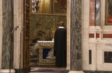 Εκκλησία με ιερέα