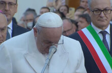 Ο πάπας Φραγκίσκος δακρύζει για την Ουκρανία