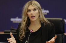 Η Εύα Καϊλή παύει προσωρινά να είναι αντιπρόεδρος του Ευρωκοινοβουλίου, καθώς εμπλέκεται στο σκάνδαλο με το Κατάρ