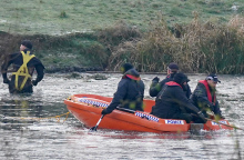 Στιγμιότυπο από την επιχείρηση διάσωσης στην παγωμένη λίμνη στο Μπέρμιγχαμ