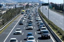 Αυτοκίνητα σχηματίζουν ουρές στην Αττική Οδό