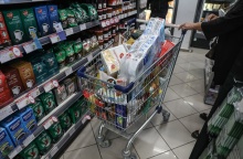 Καρότσι με αγορές σε σούπερ μάρκετ