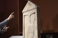 ΠΑΡΟΥΣΙΑΣΗ ΕΠΑΝΑΠΑΤΡΙΣΘΕΙΣΗΣ ΕΠΙΤΥΜΒΙΑΣ ΣΤΗΛΗΣ ΑΠΟ ΤΟ ΗΝΩΜΕΝΟ ΒΑΣΙΛΕΙΟ 