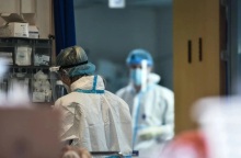 Με 2 τεστ την εβδομάδα και διπλή μάσκα η επιστροφή των ανεμβολίαστων γιατρών