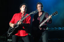 O Νιλ Σον (αριστερά) και ο Τζονάθαν Κέιν (δεξιά)