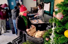  Χριστούγεννα: 2.400 «γεύματα αγάπης» για άστεγους και φιλοξενούμενους σε δομές 