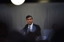 Σκληρή κριτική σε Σούνακ: Ρώτησε άστεγο αν είναι επιχειρηματίας