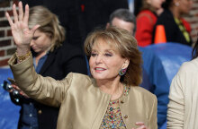 H Barbara Walters ήταν η πρώτη γυναίκα παρουσιάστρια βραδινού δελτίου ειδήσεων στις ΗΠΑ