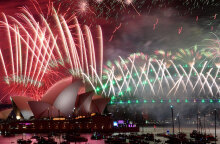 Βεγγαλικά και πυροτεχνήματα στο Σίδνεϊ της Αυστραλίας για την Πρωτοχρονιά 2023