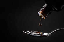 Σιρόπια για τον βήχα ανάμεσα στα φάρμακα σε έλλειψη στα φαρμακεία